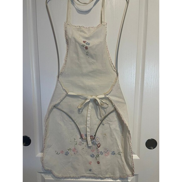 Vintage Embroidered Cream Colored Full Apron - Picture 5 of 12